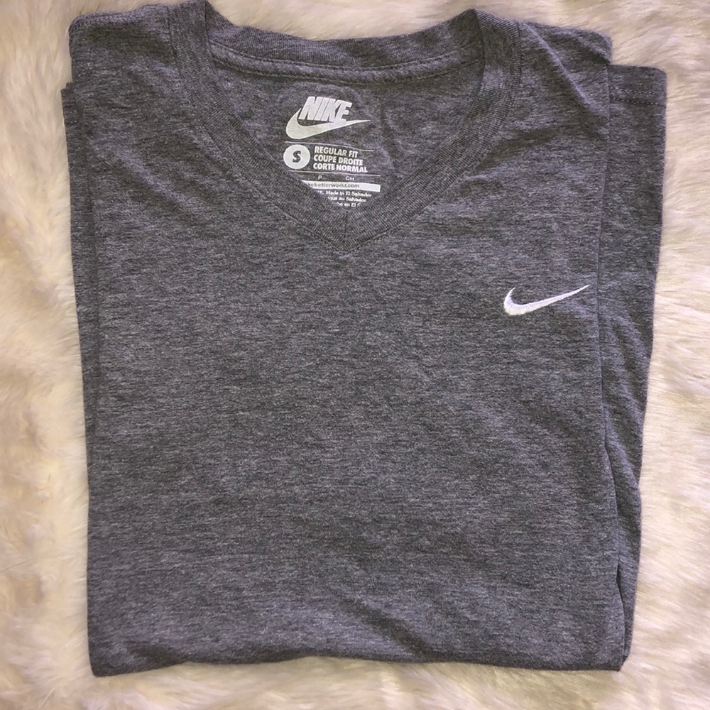 NIKE V-NECK TEE